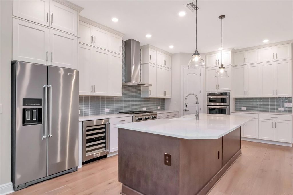 Photo of 3408 W Hawthorne Road, Tampa, FL 33611 (MLS # TB8495905)