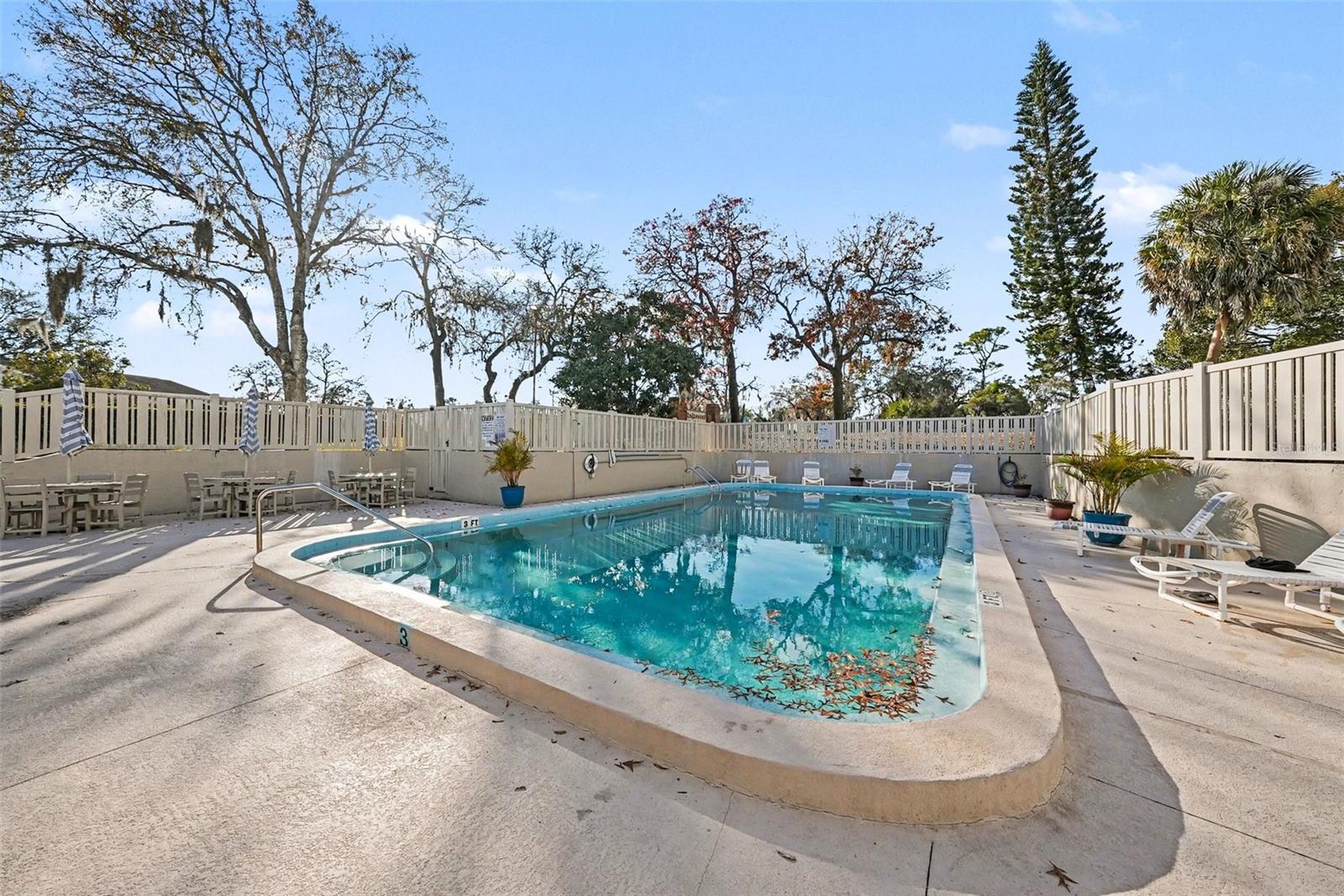 EAGLESWOOD CONDO - Residential