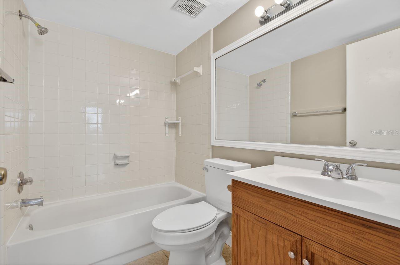 THE OAKS UNIT VI A CONDO - Residential