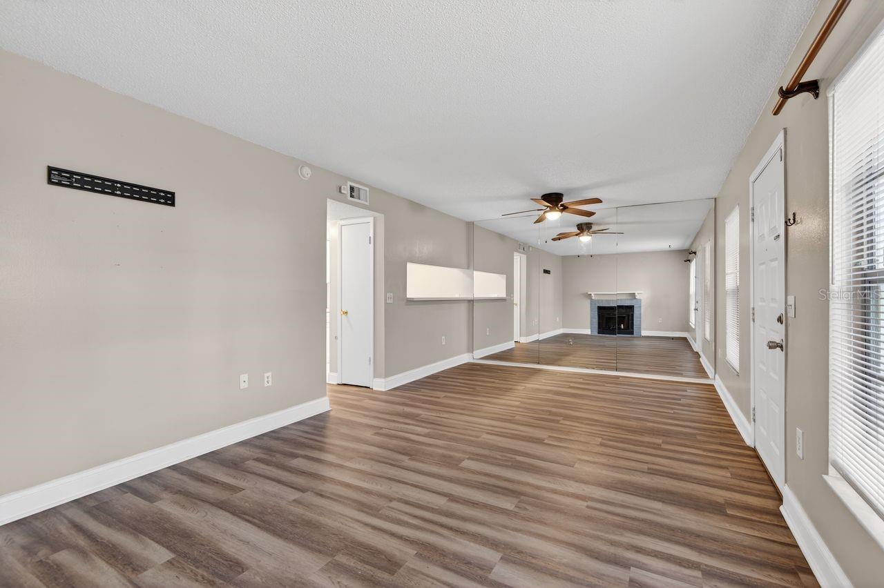 THE OAKS UNIT VI A CONDO - Residential