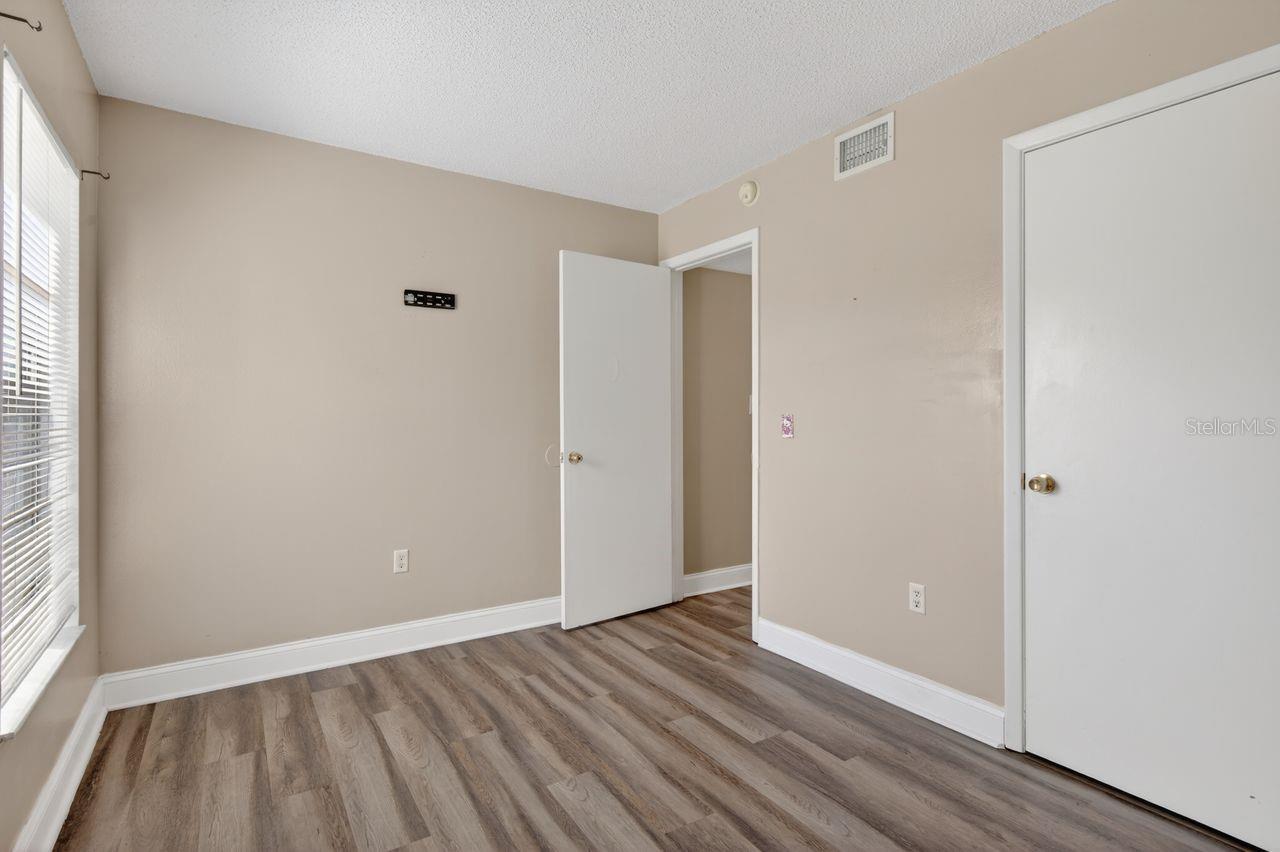 THE OAKS UNIT VI A CONDO - Residential