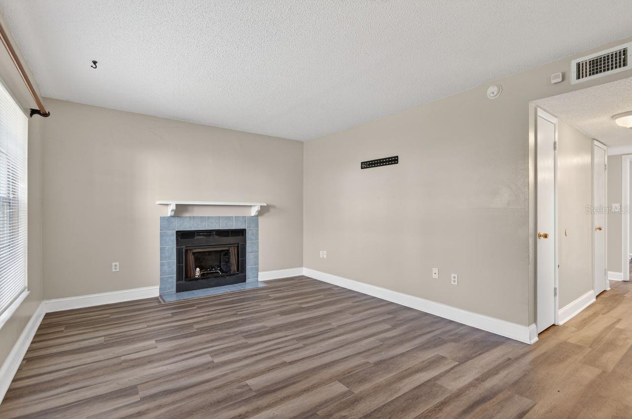 THE OAKS UNIT VI A CONDO - Residential