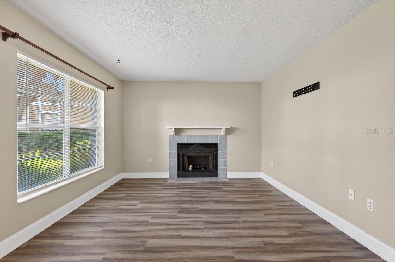 THE OAKS UNIT VI A CONDO - Residential