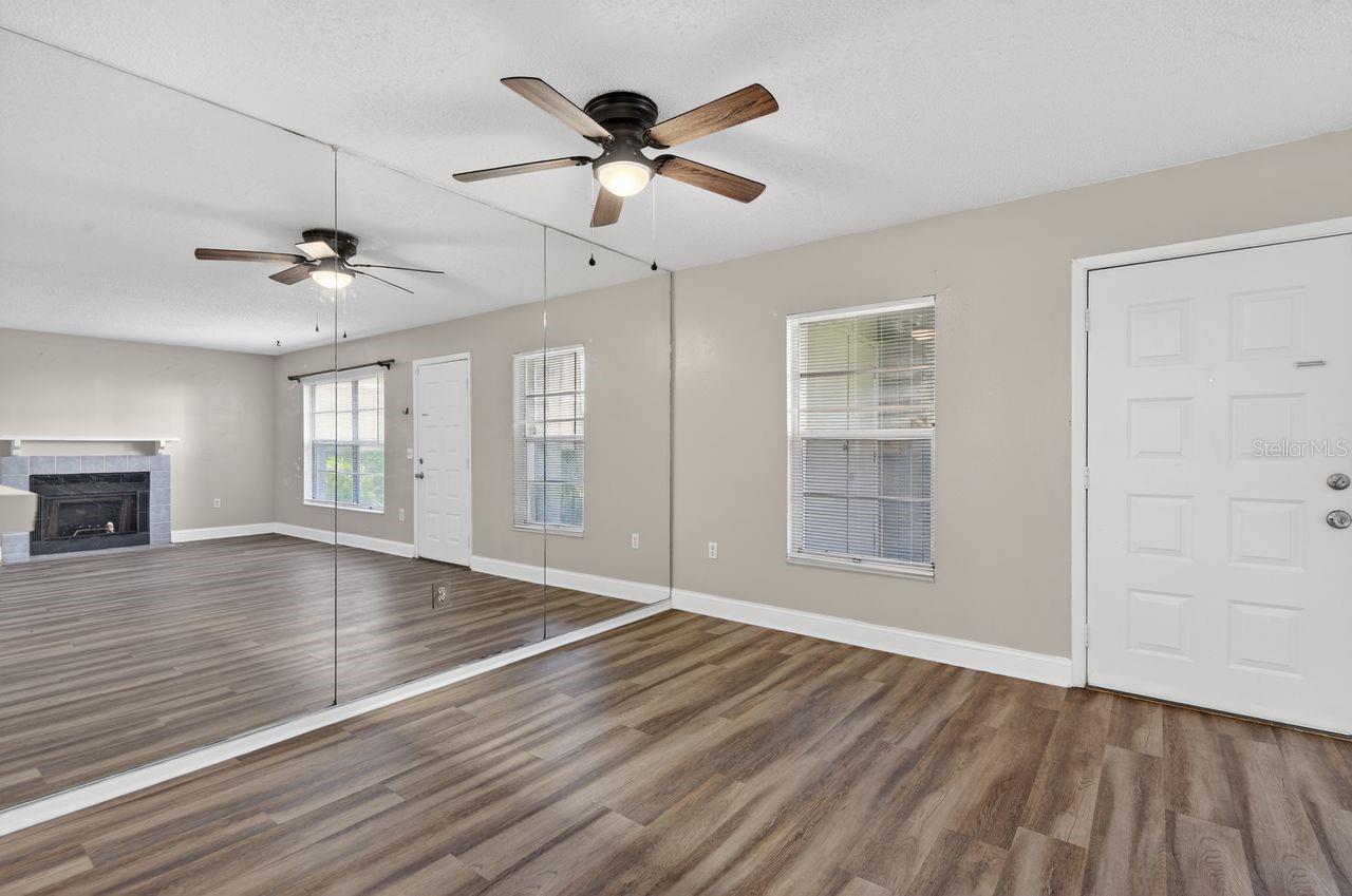 THE OAKS UNIT VI A CONDO - Residential