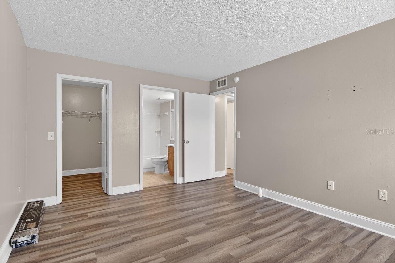 THE OAKS UNIT VI A CONDO - Residential