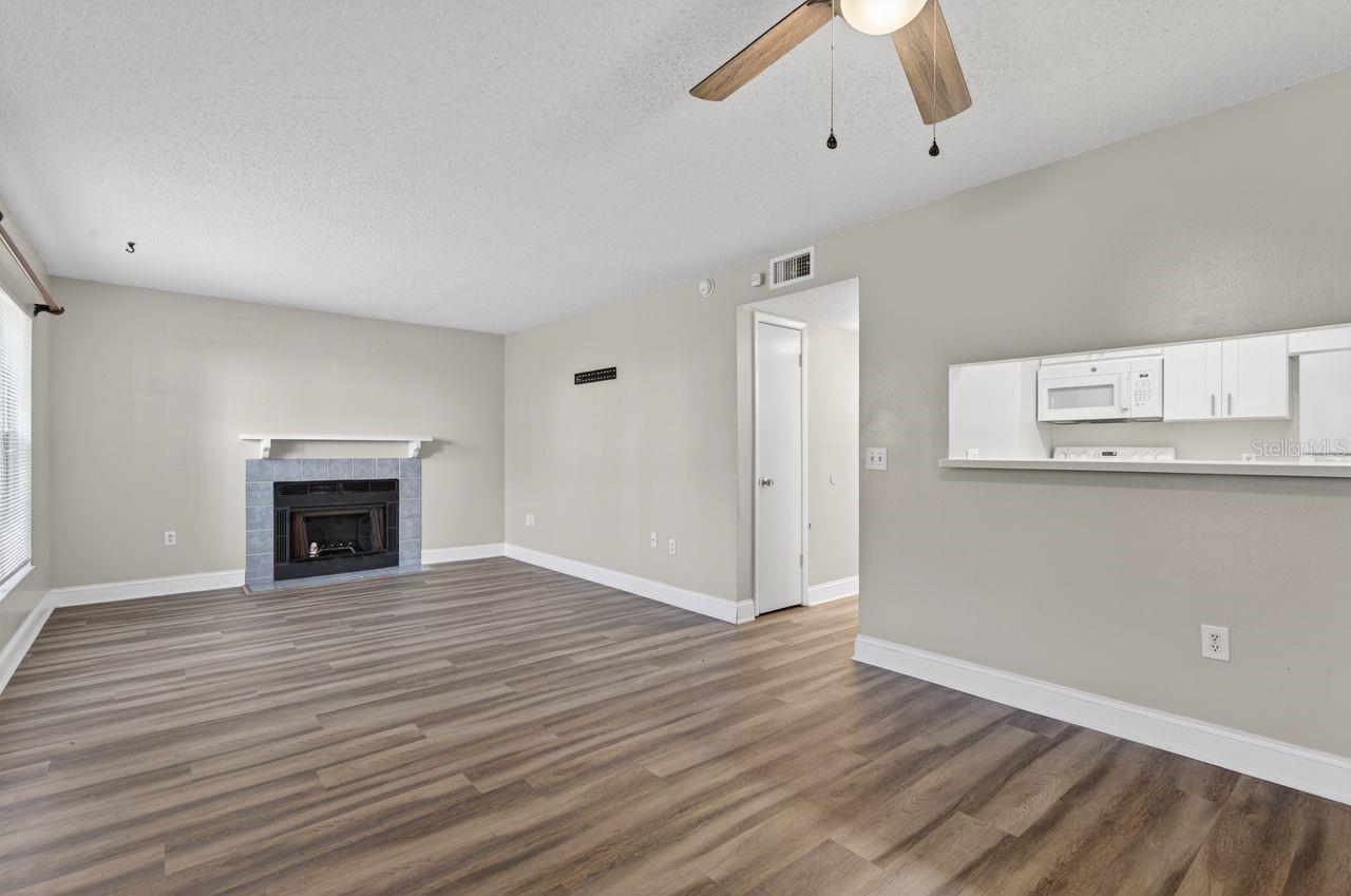 THE OAKS UNIT VI A CONDO - Residential