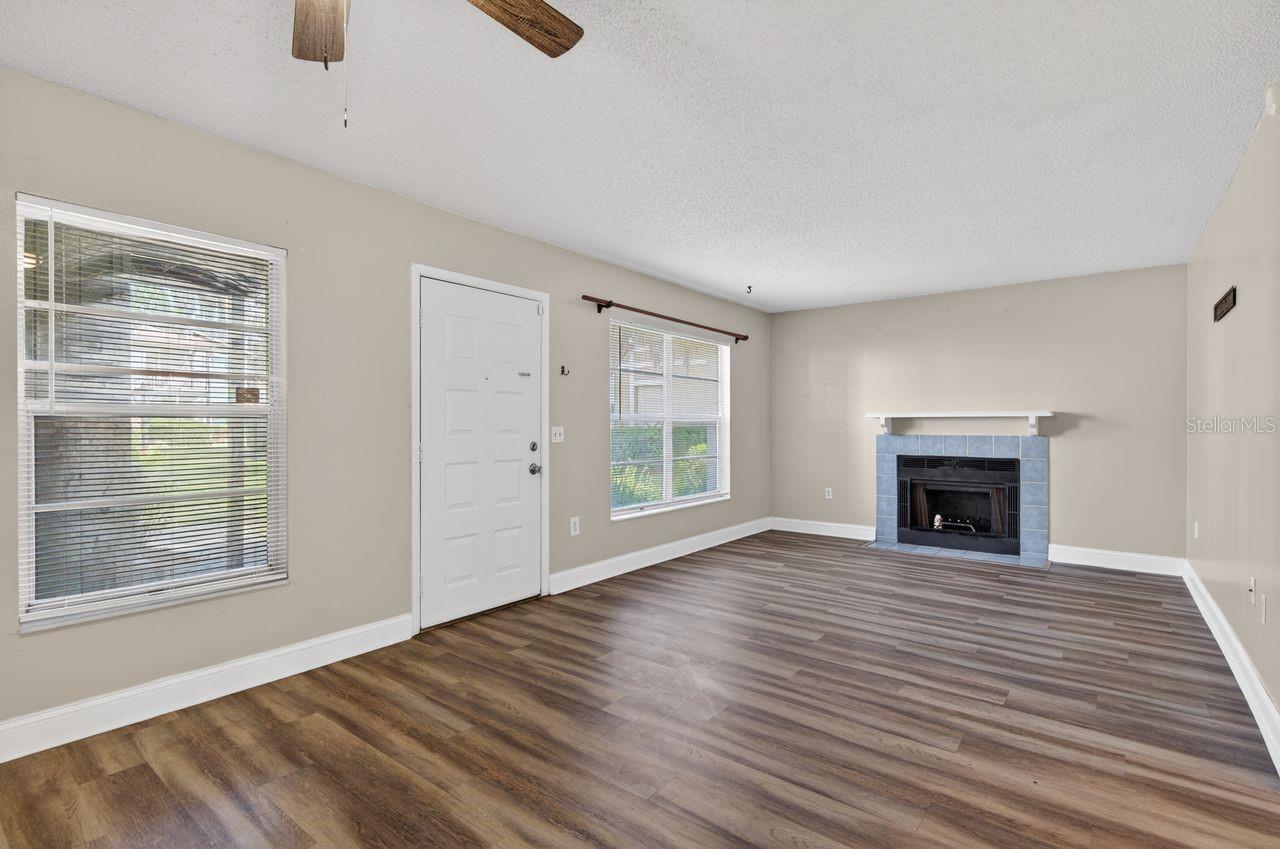 THE OAKS UNIT VI A CONDO - Residential