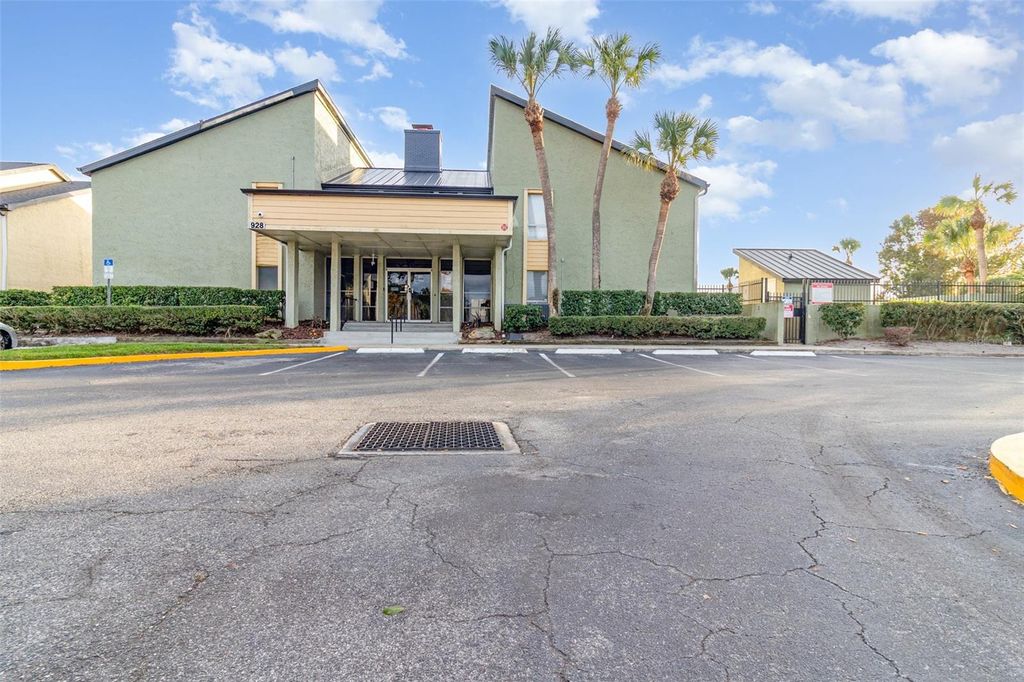 Photo of 924 Lake Destiny Road #E, Altamonte Springs, FL 32714 (MLS # O6364203)