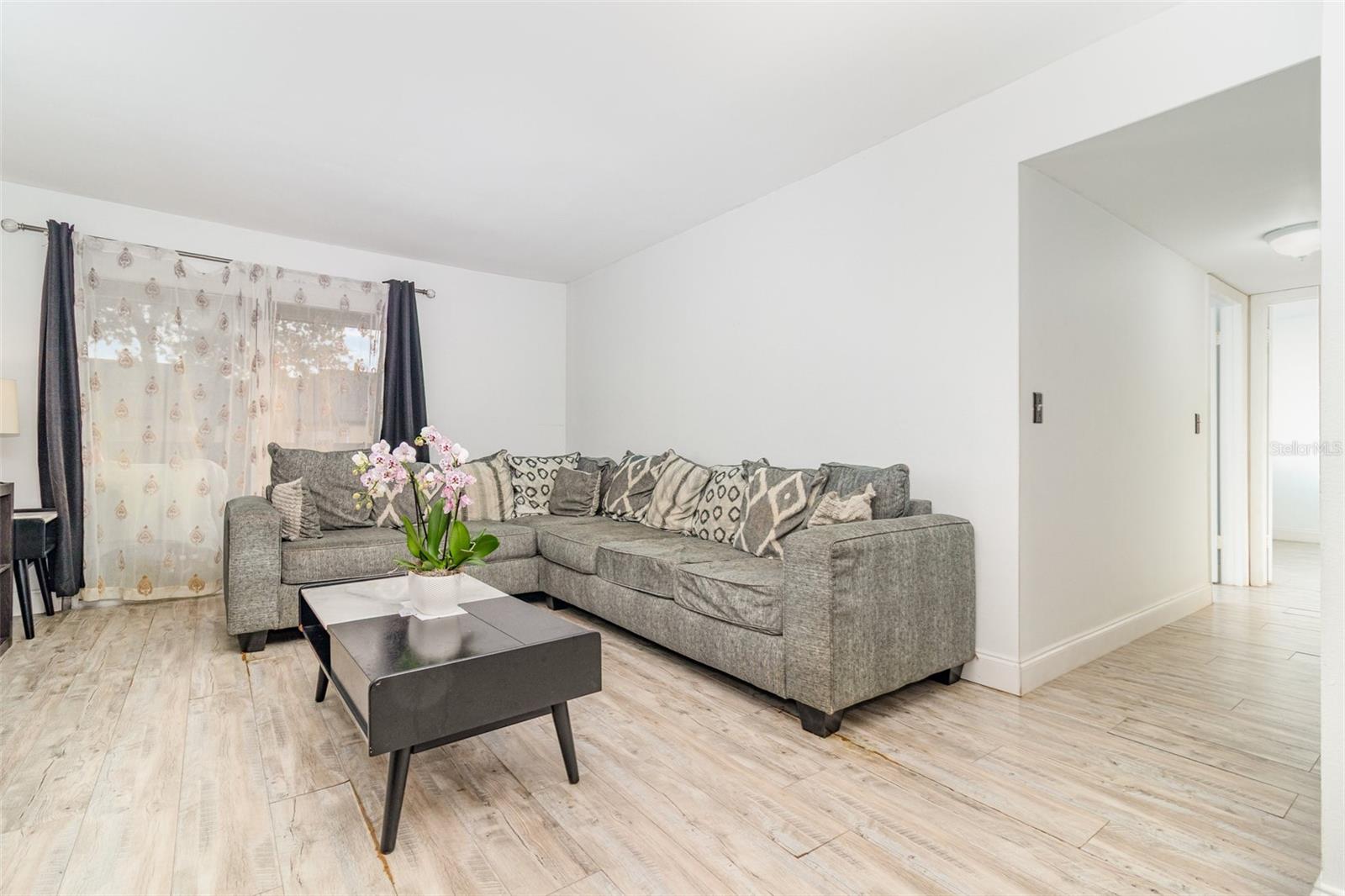 924 LAKE DESTINY ROAD E