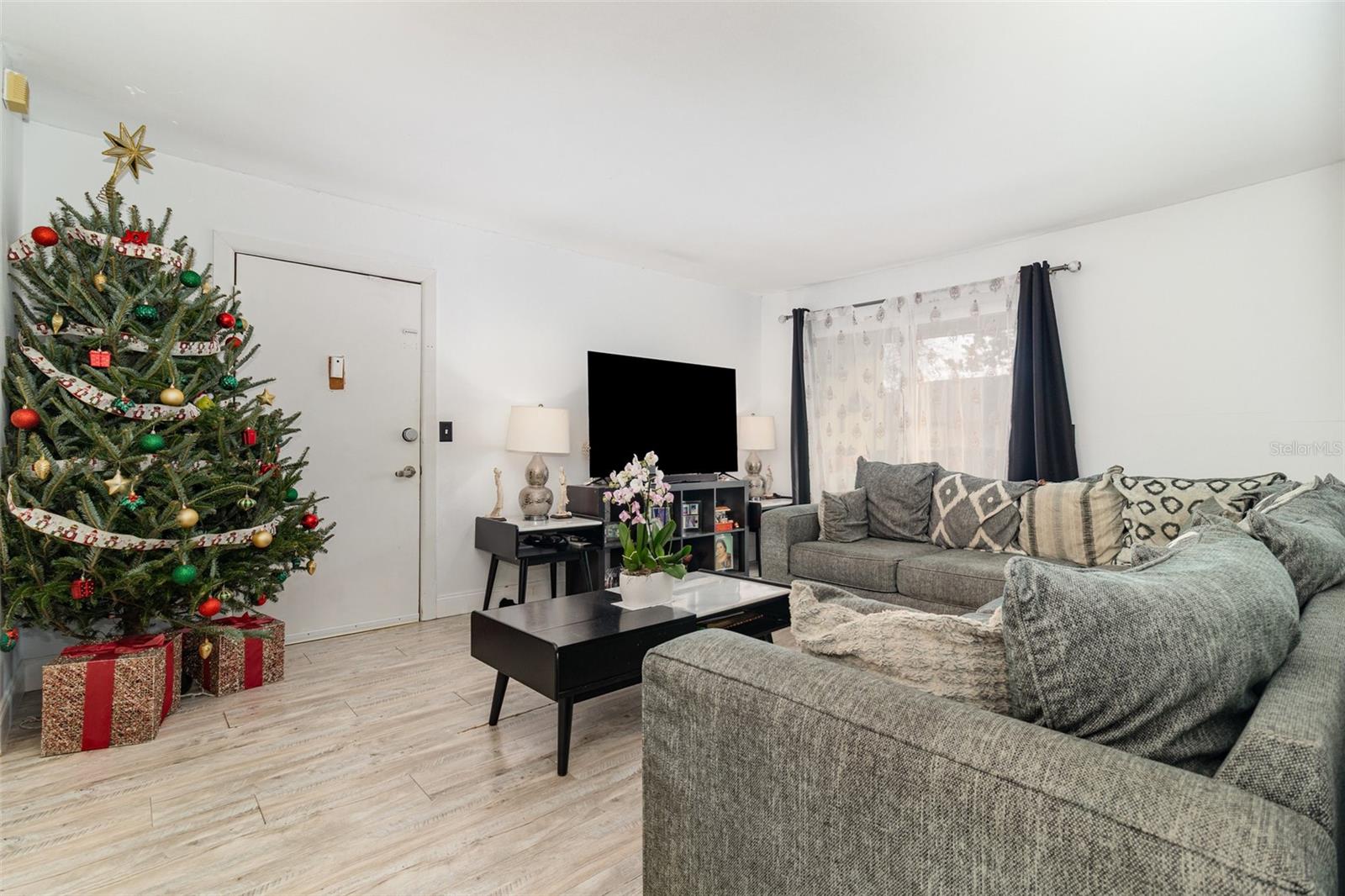 924 LAKE DESTINY ROAD E