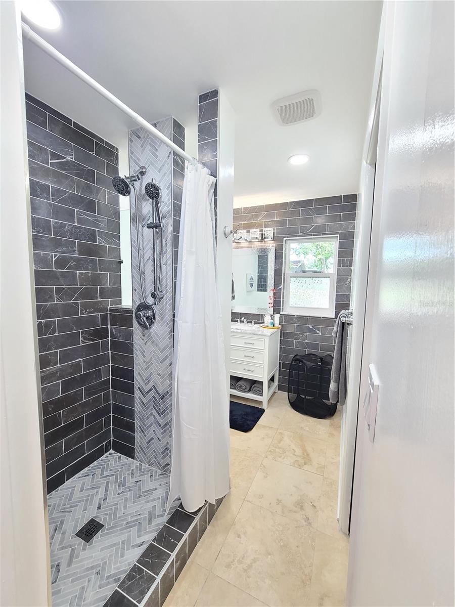 BAY BREEZE ESTATES - Residential