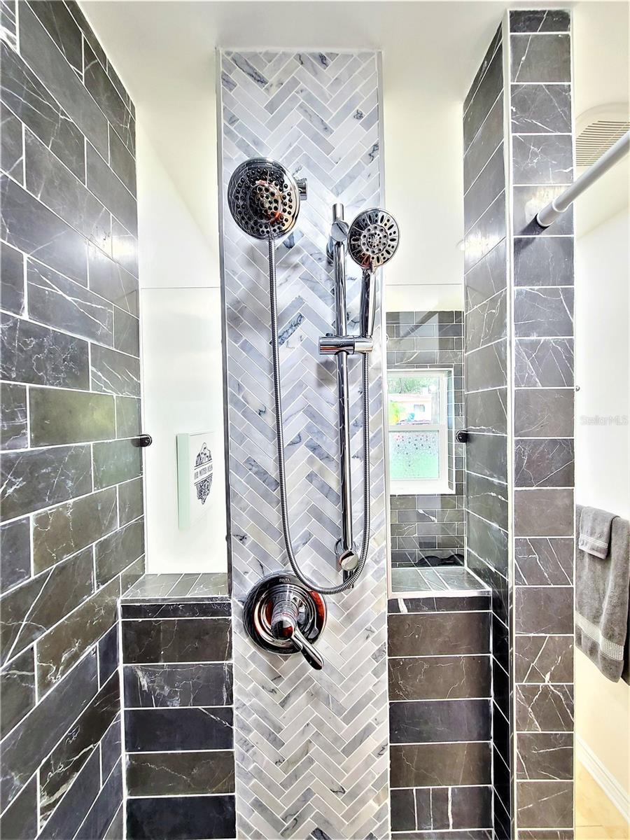 BAY BREEZE ESTATES - Residential