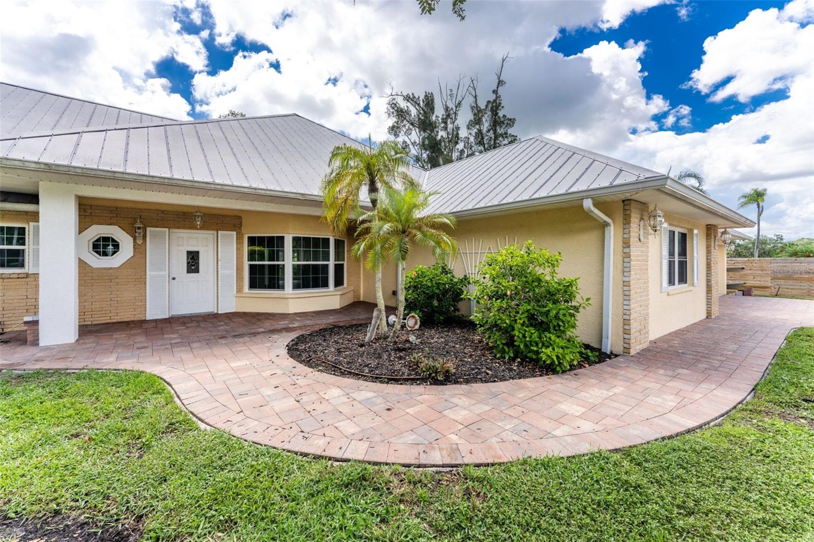 200 S OXFORD DRIVE