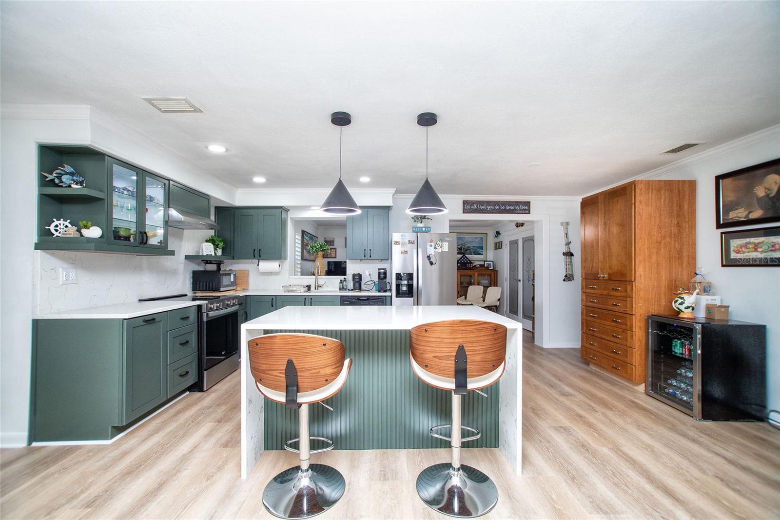 LARGO LAKE VILLAS - Residential