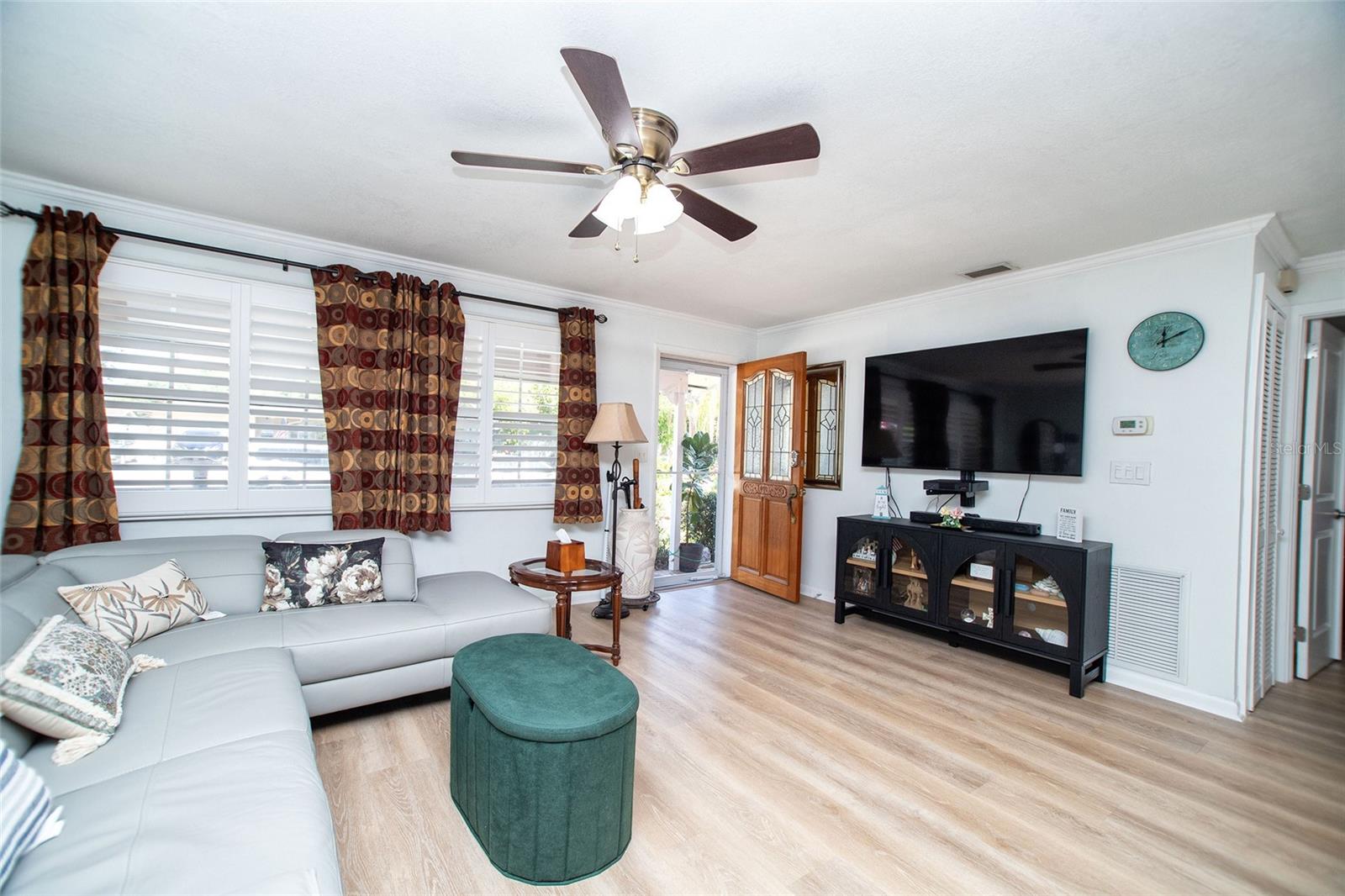 LARGO LAKE VILLAS - Residential