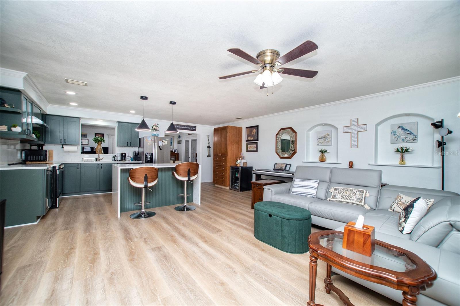 LARGO LAKE VILLAS - Residential