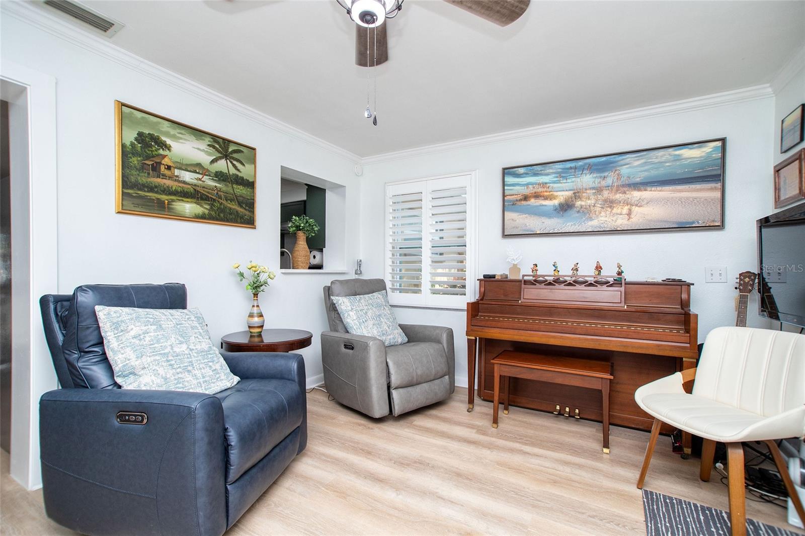 LARGO LAKE VILLAS - Residential