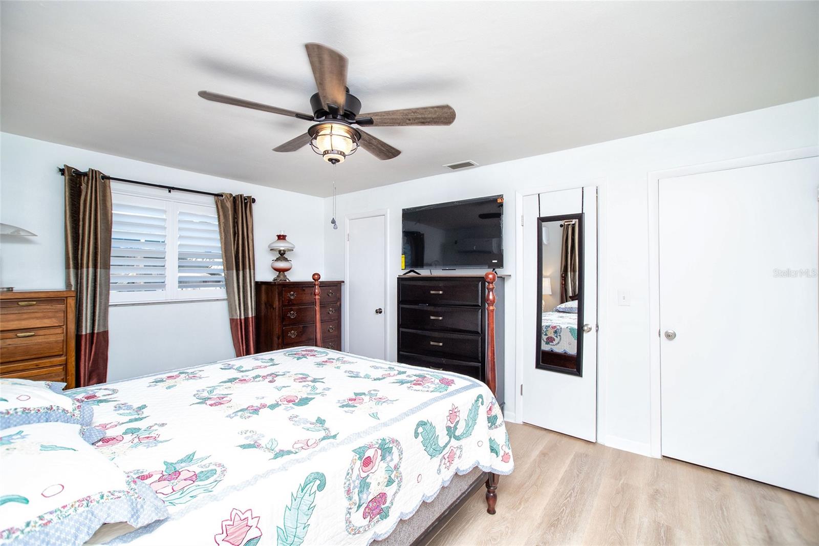 LARGO LAKE VILLAS - Residential