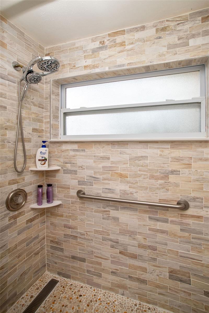 LARGO LAKE VILLAS - Residential