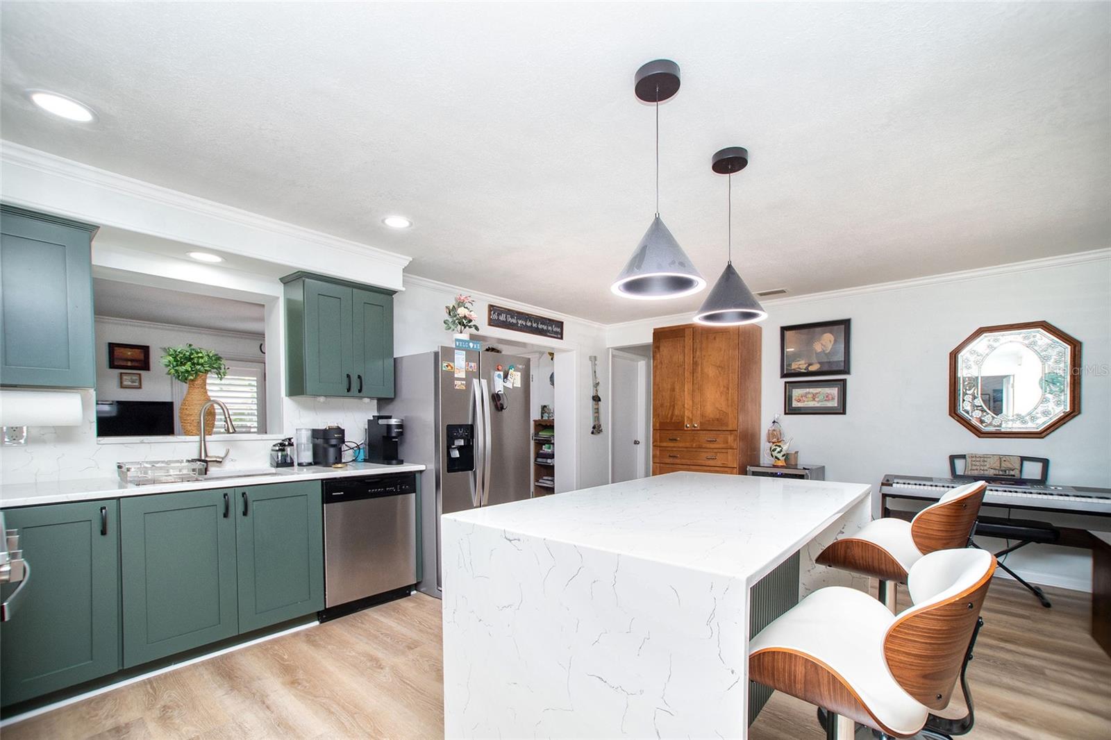 LARGO LAKE VILLAS - Residential