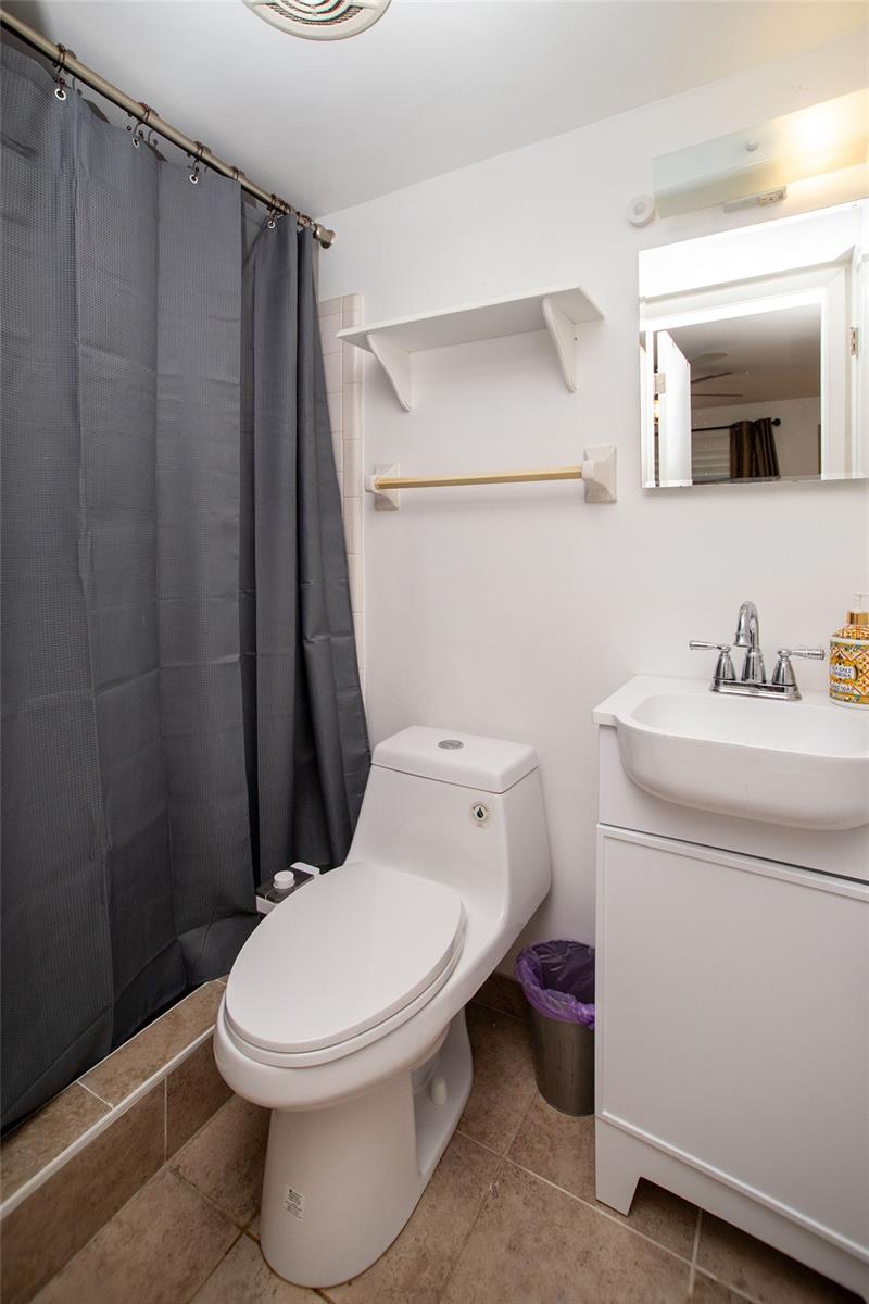 LARGO LAKE VILLAS - Residential