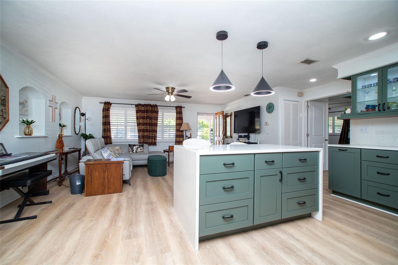 LARGO LAKE VILLAS - Residential