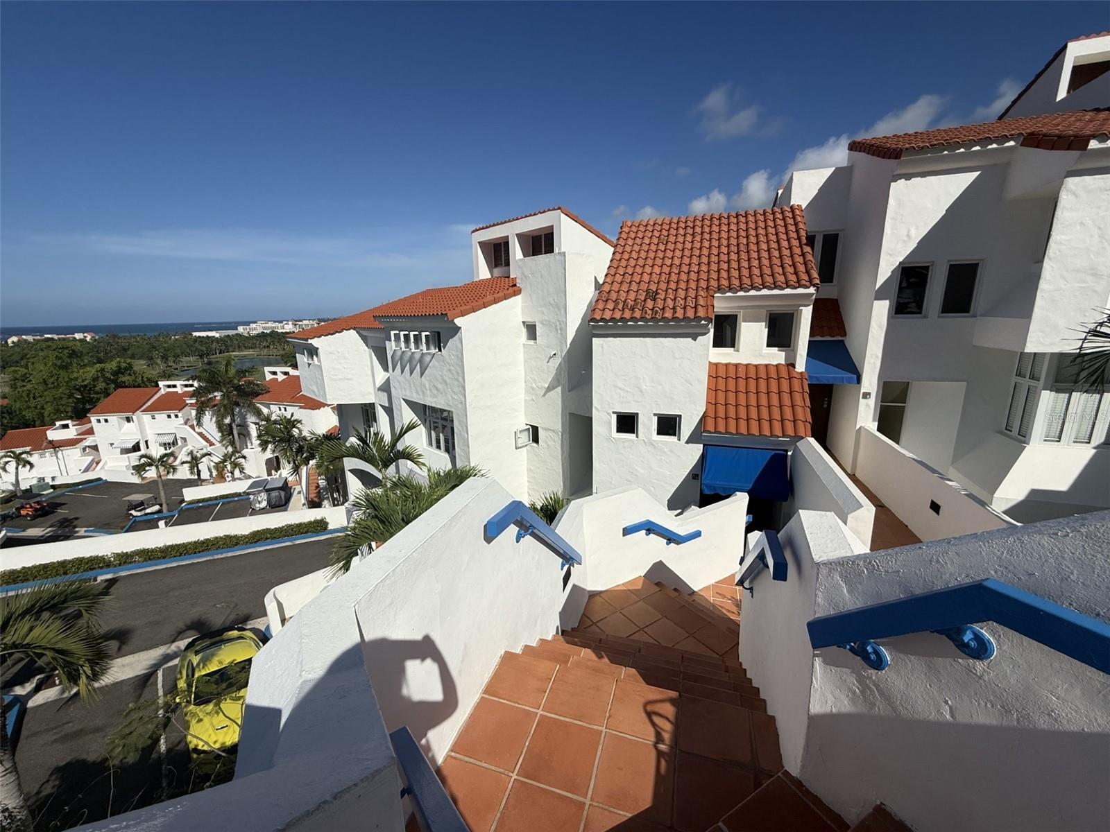 Villa Las Brisas – Cluster 4, located within the Wyndham Rio Mar Beach & Golf Resort in RÃo Grande, Puerto Rico. This spacious Villa is offered fully furnished and provides 2,155.67 sq ft (approx. 200 m²) of living area across two levels, with comfortable interiors and access to resort amenities. Utilities are not included.
Layout
Lower level: One bedroom with full bathroom, open living and dining area, kitchen, and balcony with golf course views.
Upper level: Primary bedroom with en-suite bathroom, additional bedroom, full bathroom, walk-in closet, laundry, and storage.
Features
Ready for move-in
Two assigned parking spaces
Air conditioning throughout
Golf course views from balcony and bedroom
24/7 gated security
Community Amenities (Wyndham Rio Mar Resort):
Pools, restaurants, spa, and casino
Two golf courses
Tennis courts and beach access
Close to El Yunque Rainforest, shopping, and main highways
Villa Las Brisas – Cluster 4, Wyndham Rio Mar Resort, RÃo Grande, Puerto Rico
This property offers resort living with spacious interiors and direct access to many amenities.