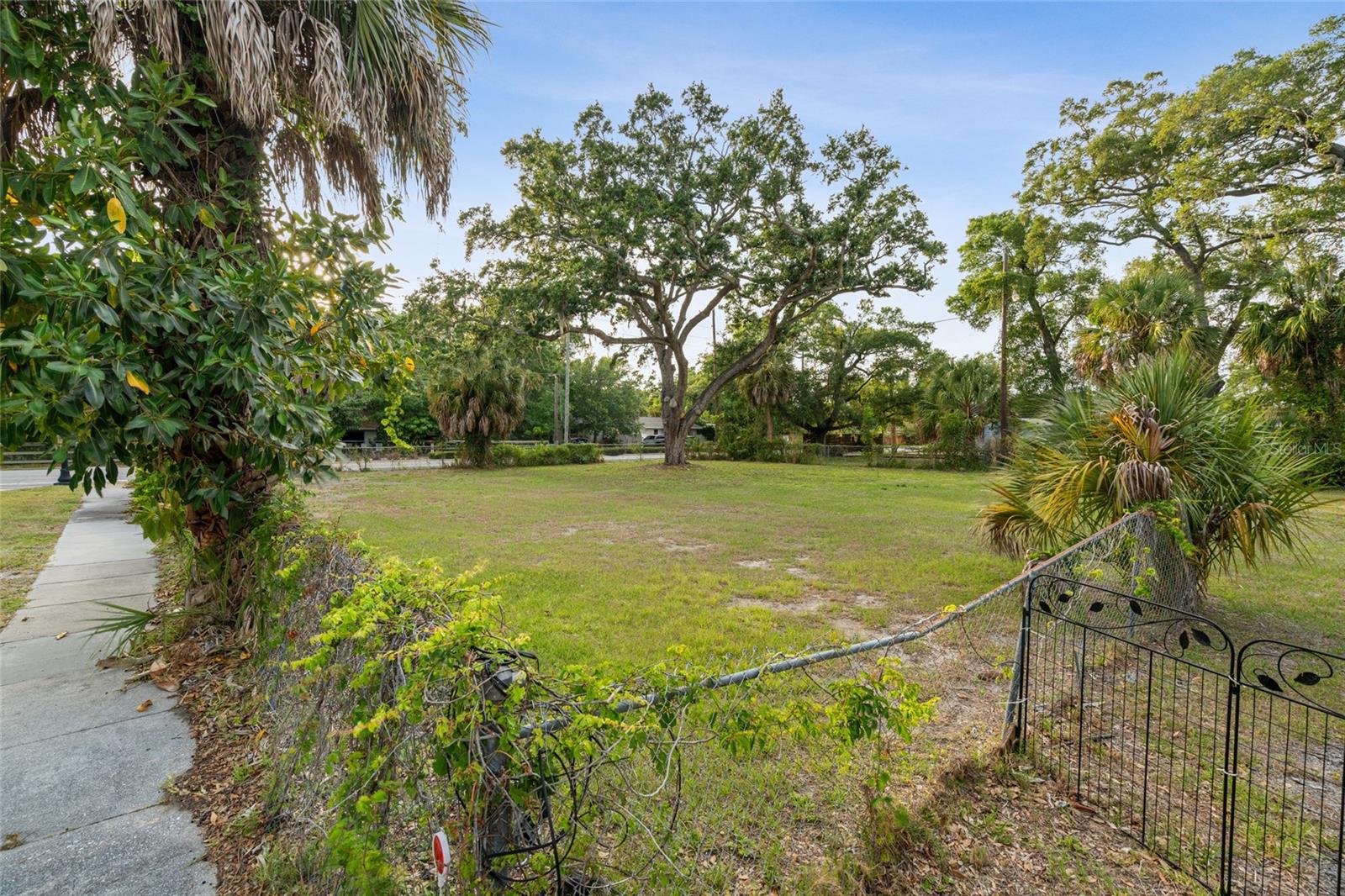 NORTH RIVERSIDE PARK - Land