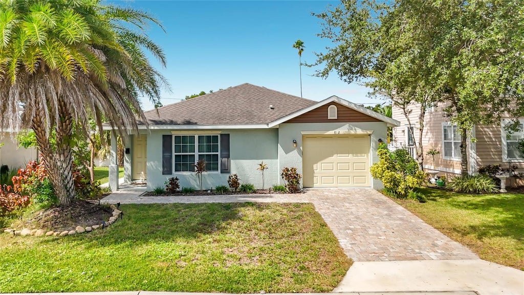 Photo of 812 33rd Street W, Bradenton, FL 34205 (MLS # A4710015)