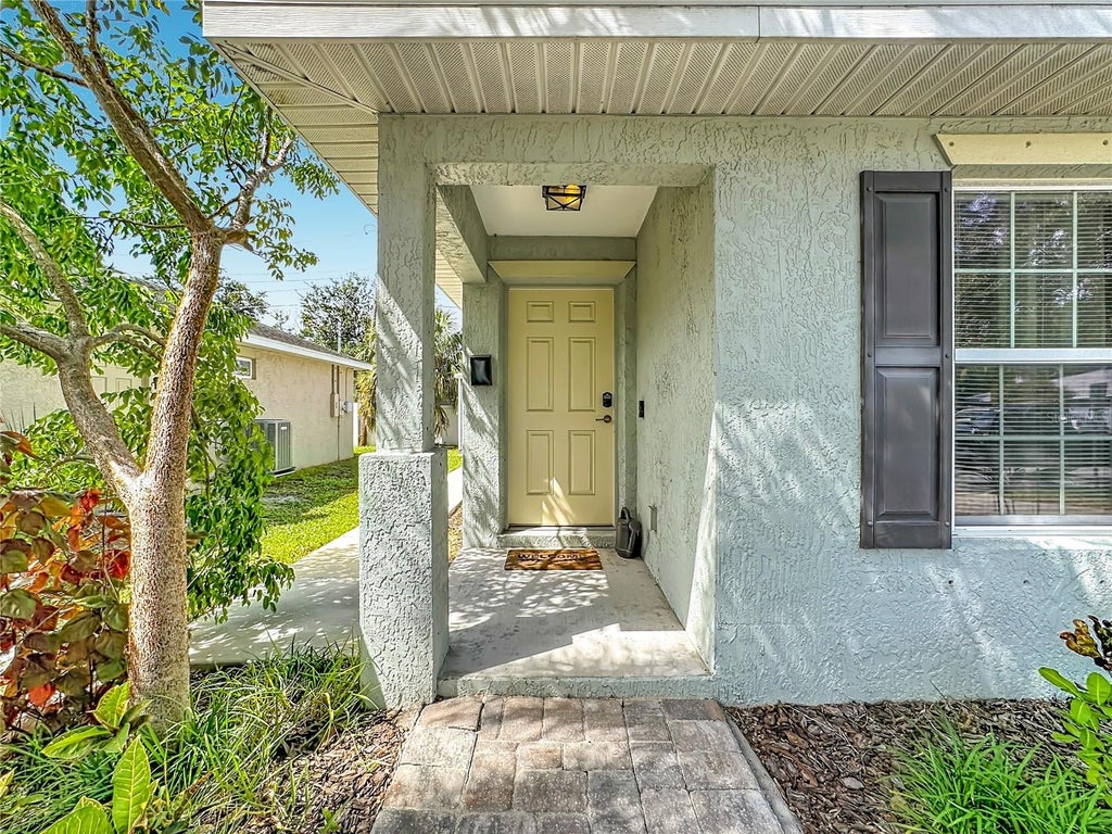 Photo of 812 33rd Street W, Bradenton, FL 34205 (MLS # A4710015)