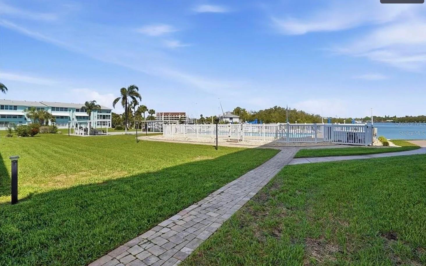 SHORE CREST BLDG - Residential