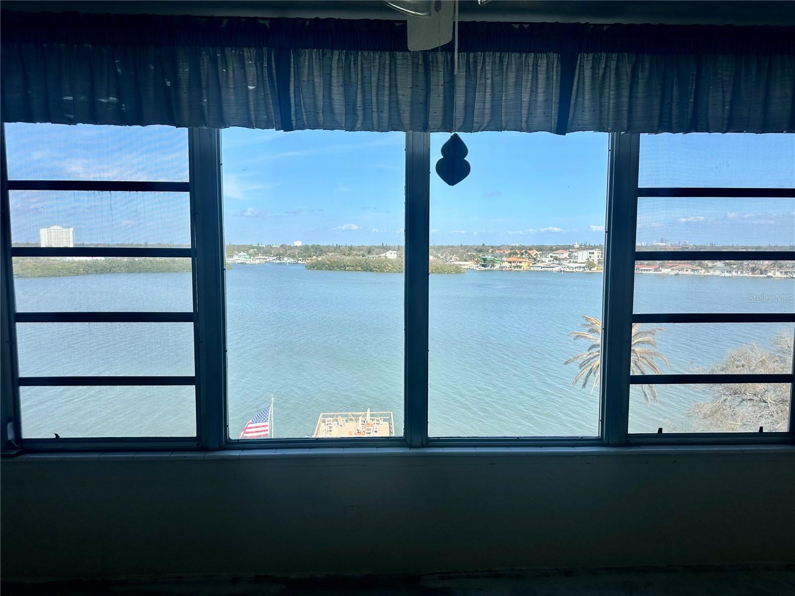 SHORE CREST BLDG - Residential