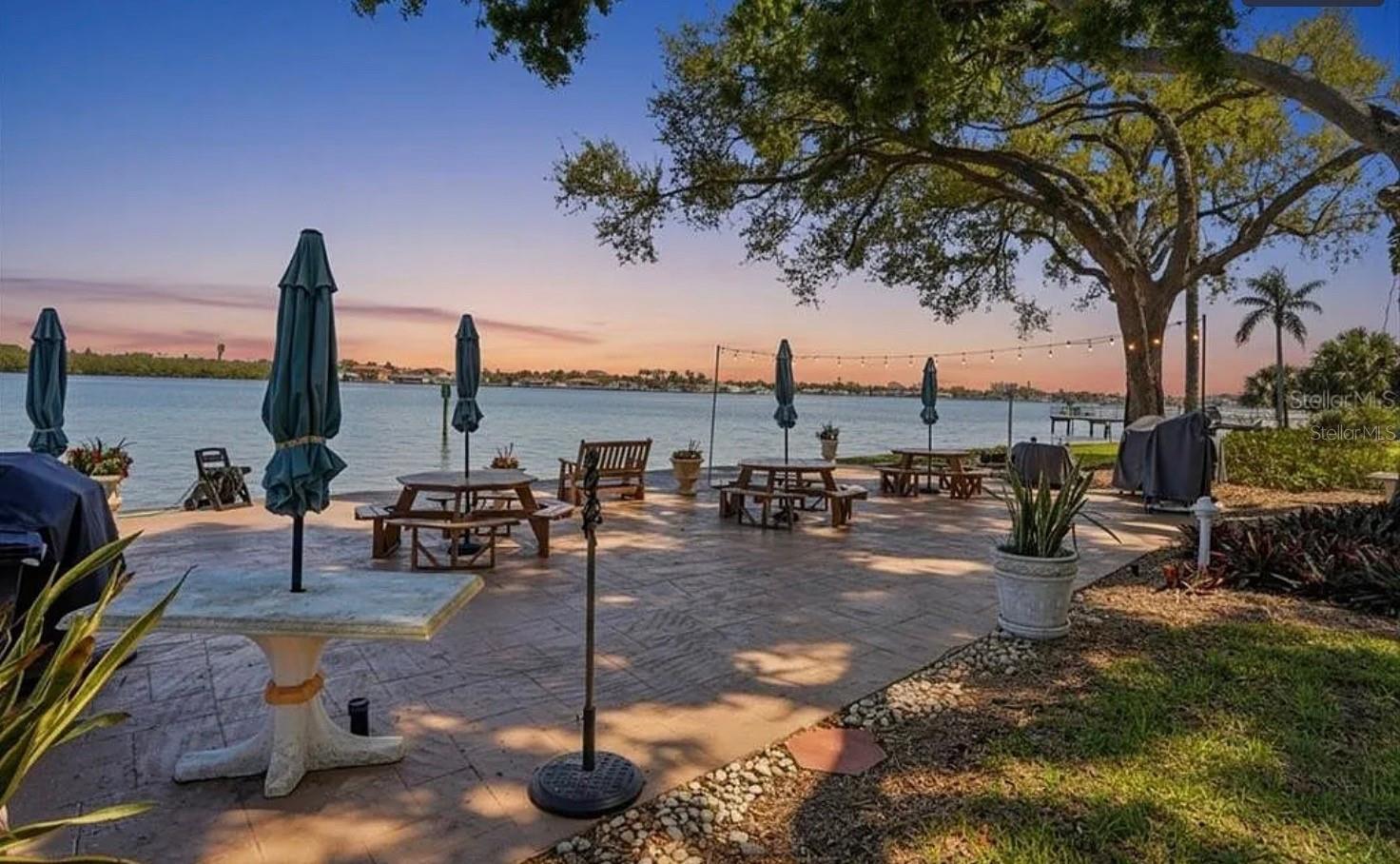 SHORE CREST BLDG - Residential