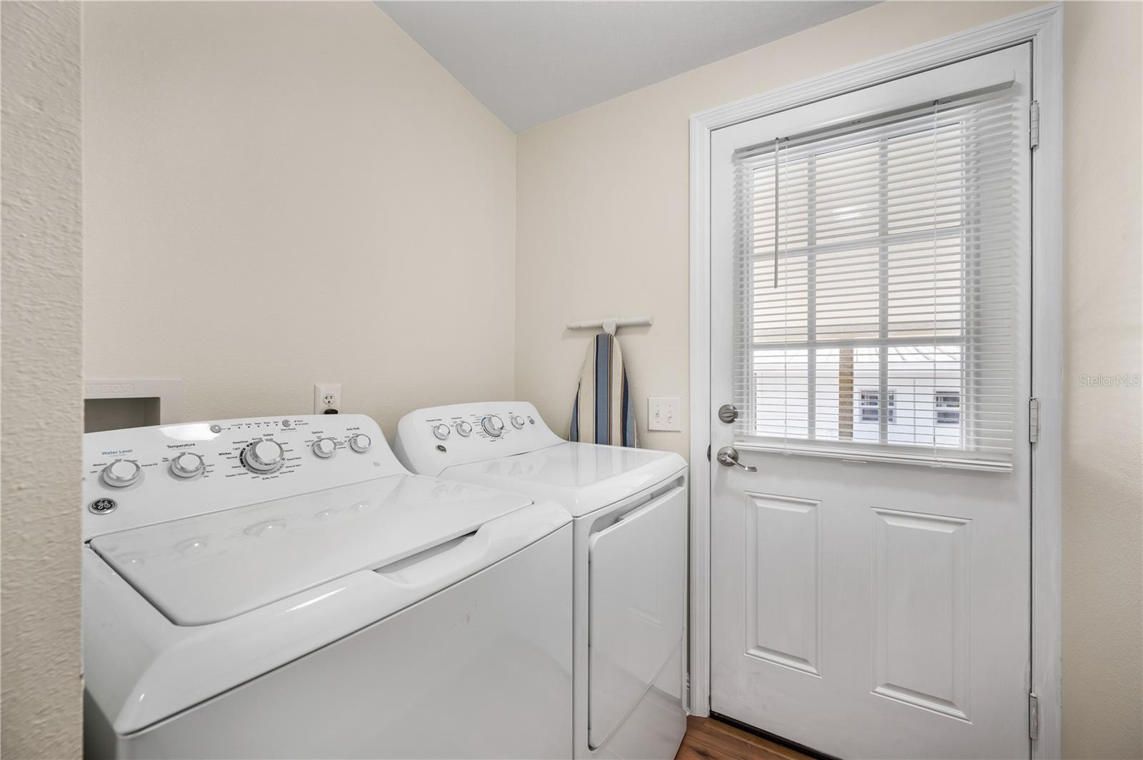 FOXWOOD LAKE ESTATES PH 01 - Residential
