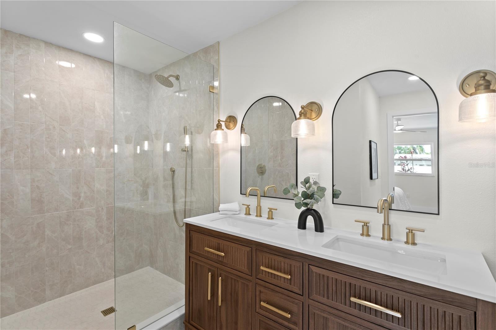 PINE OAK 2ND ADD - Residential