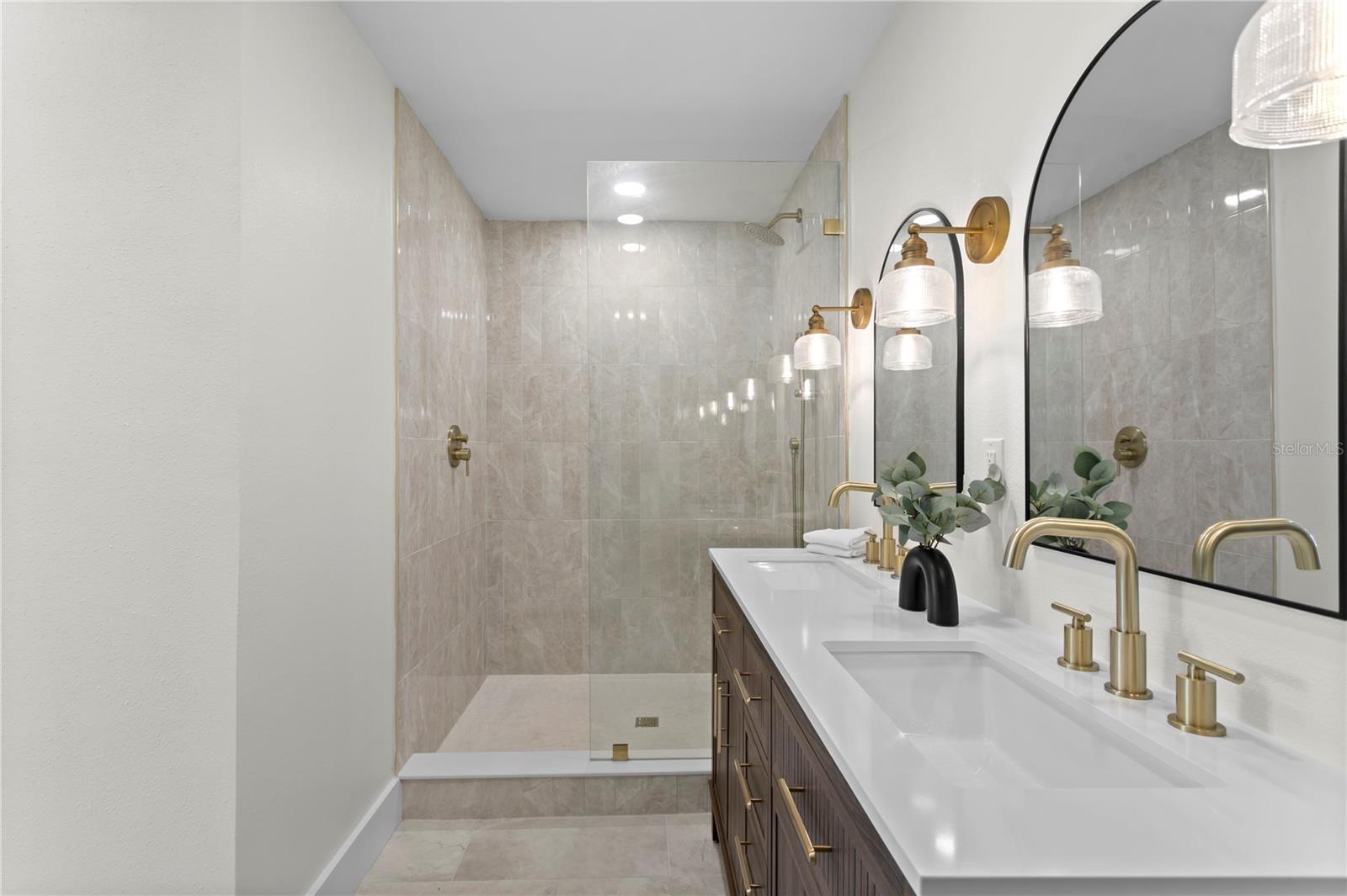 PINE OAK 2ND ADD - Residential