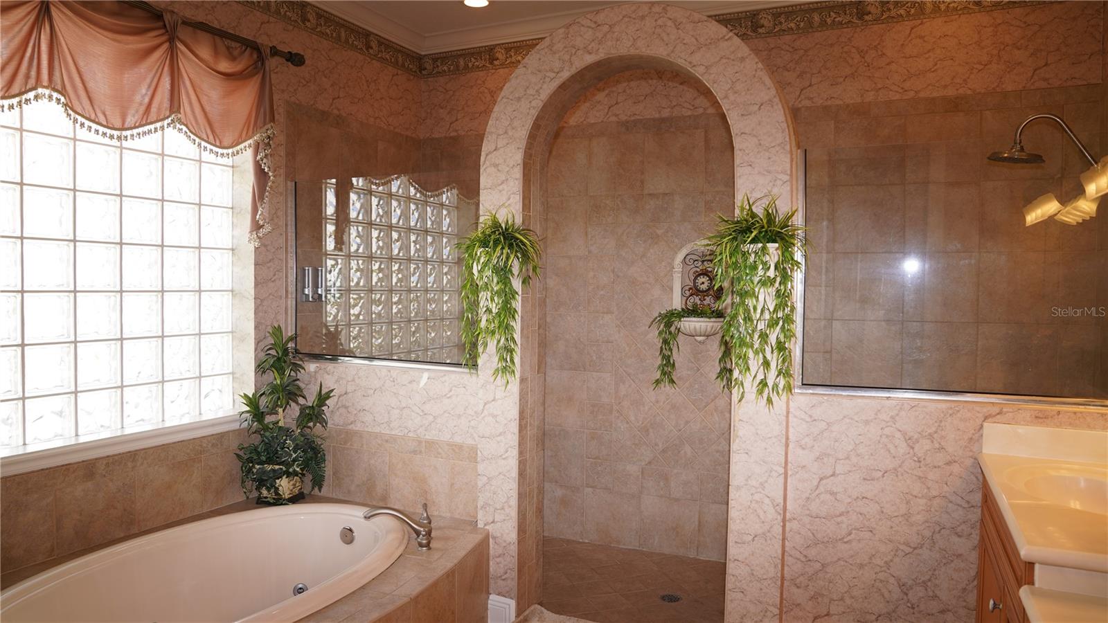 KENSINGTON PARK - Residential