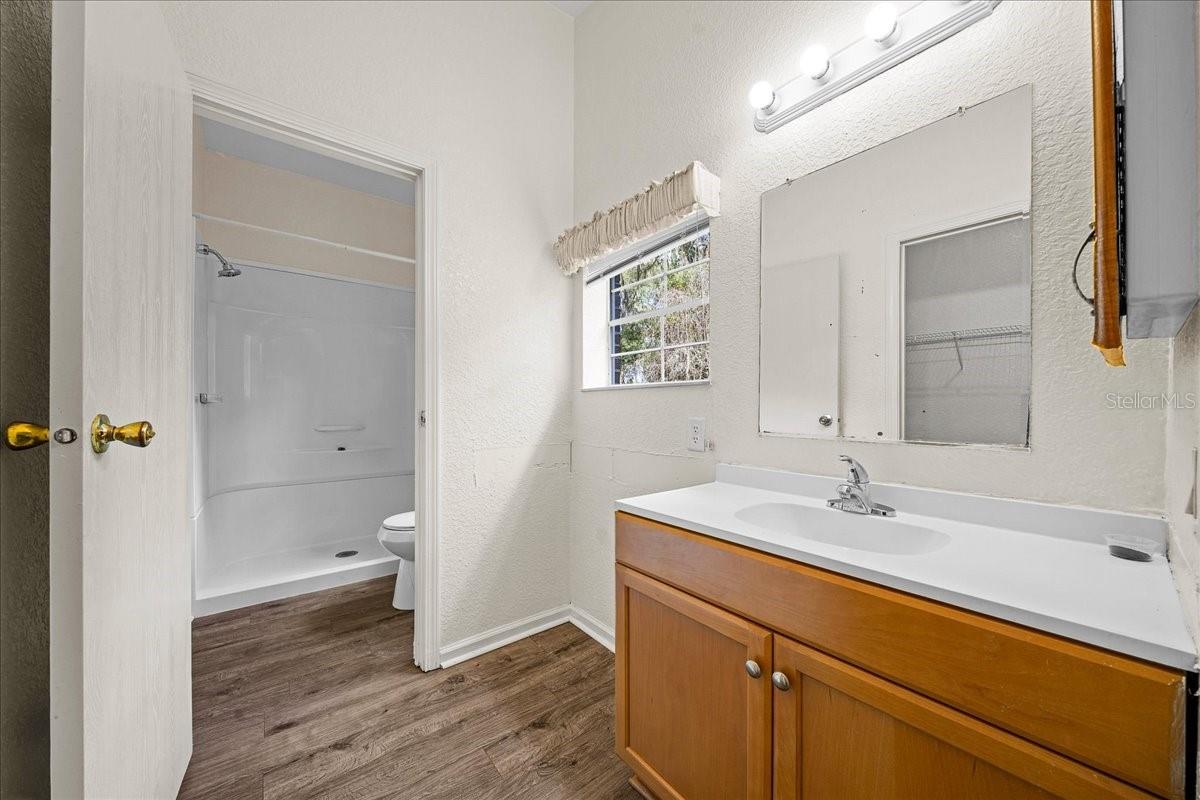 TOWERING OAKS - Residential