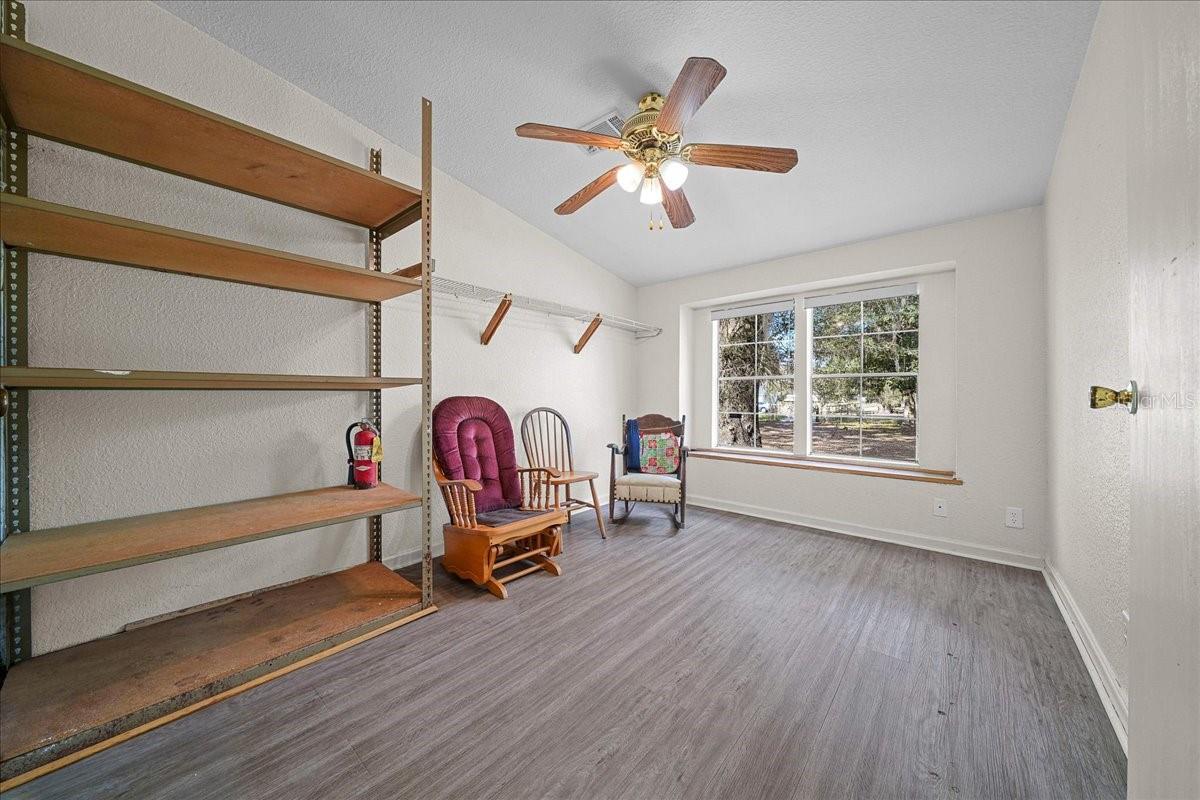 TOWERING OAKS - Residential