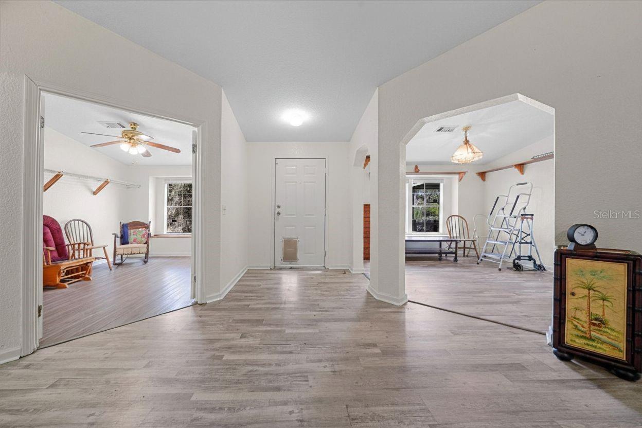 TOWERING OAKS - Residential