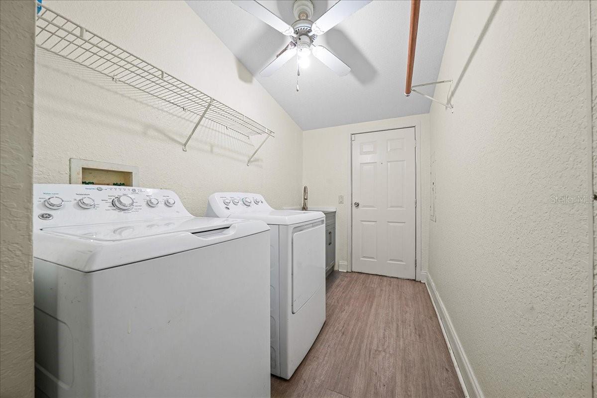 TOWERING OAKS - Residential