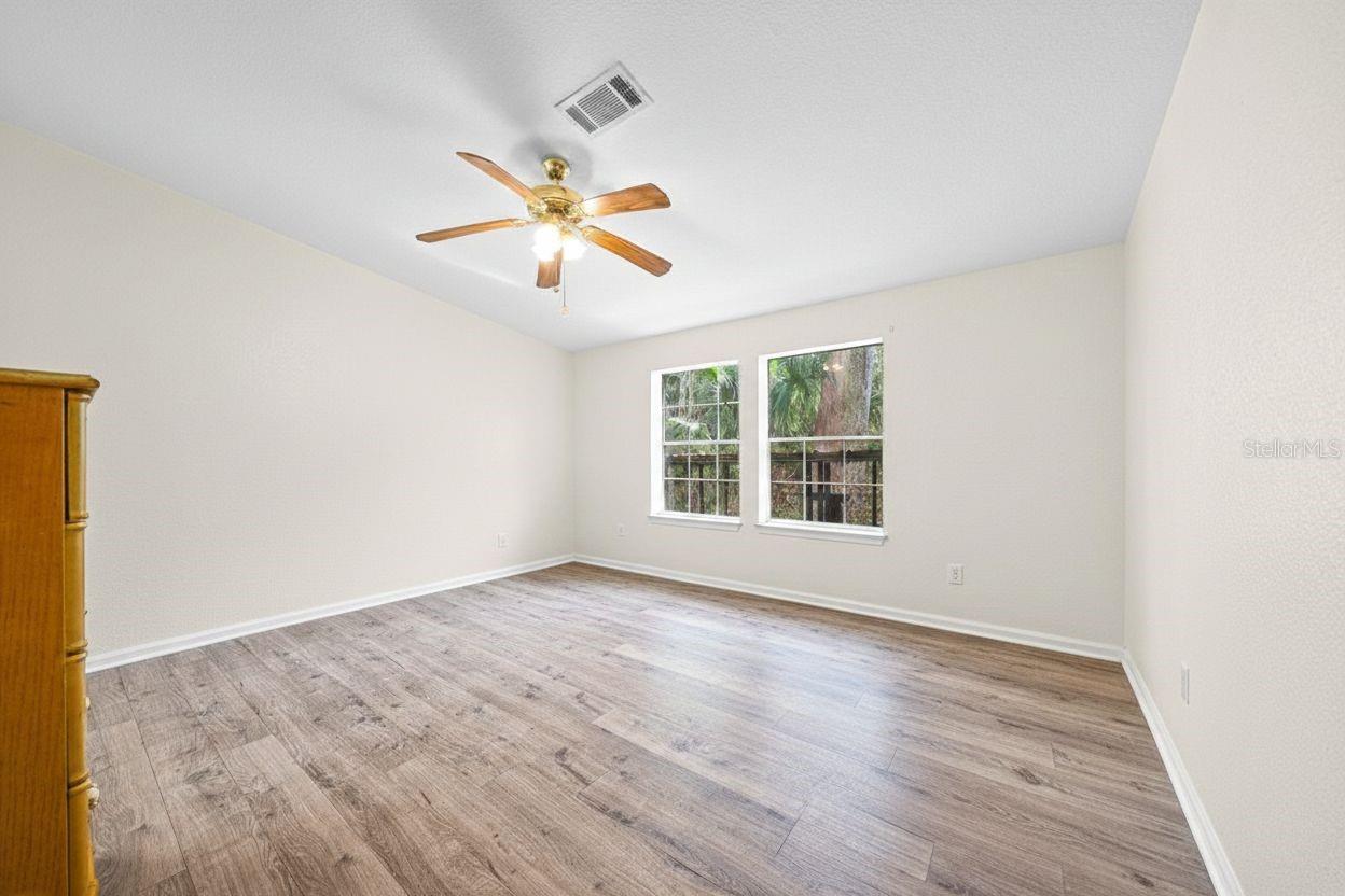 TOWERING OAKS - Residential