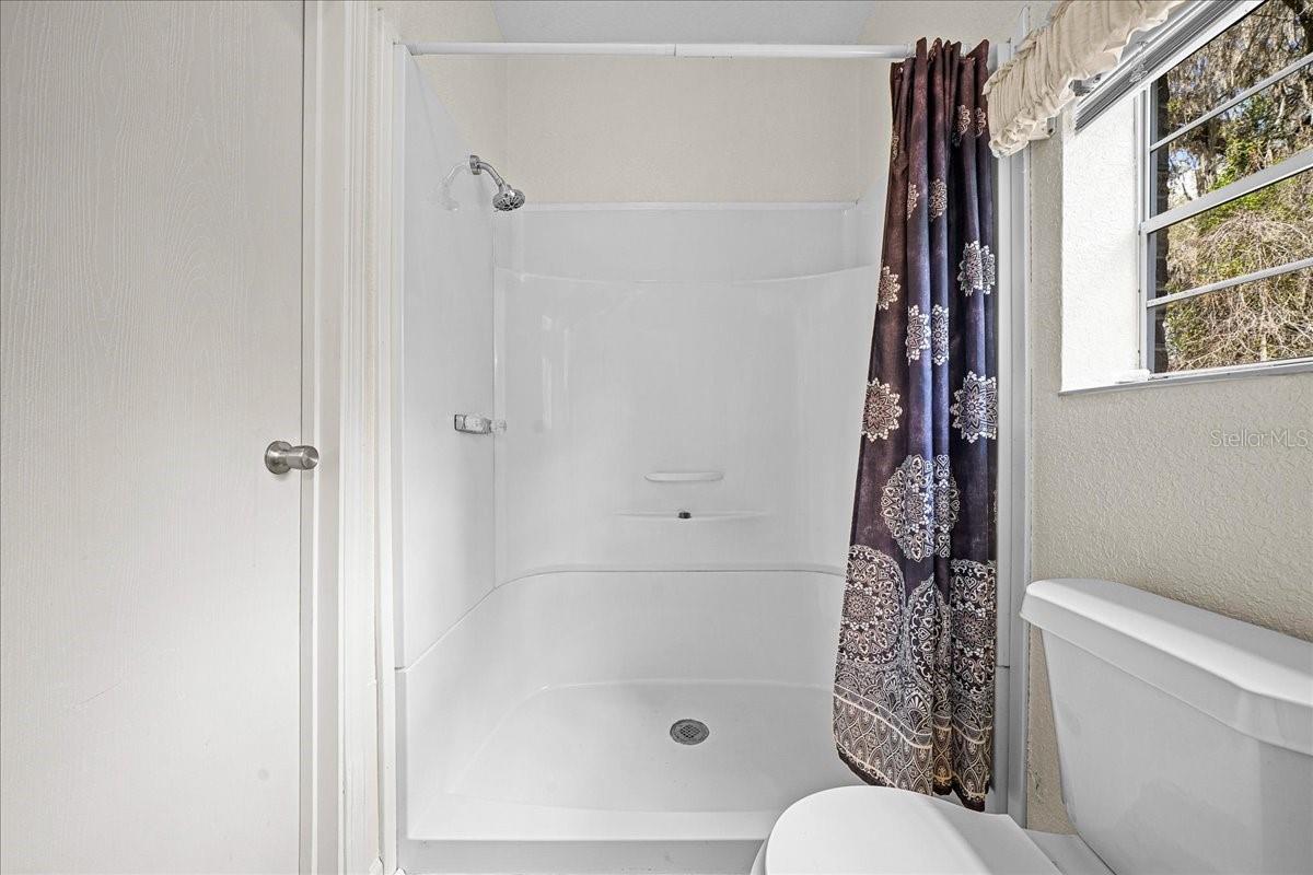 TOWERING OAKS - Residential