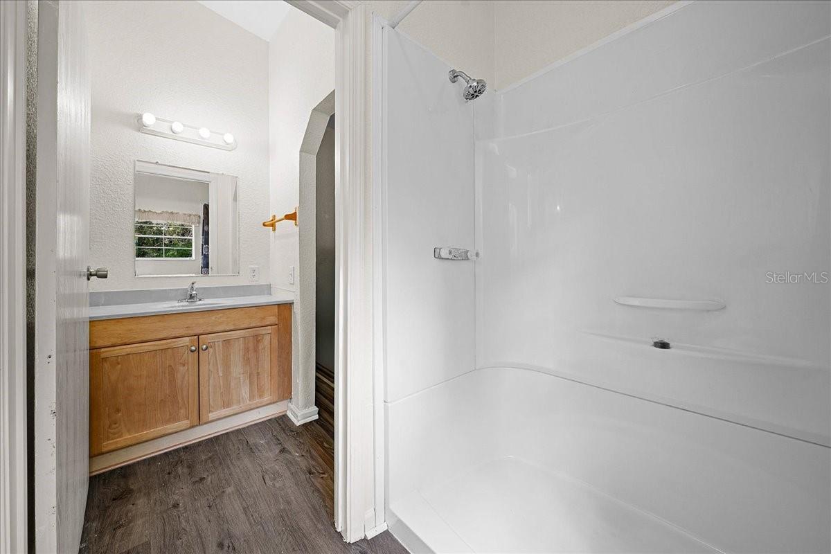 TOWERING OAKS - Residential