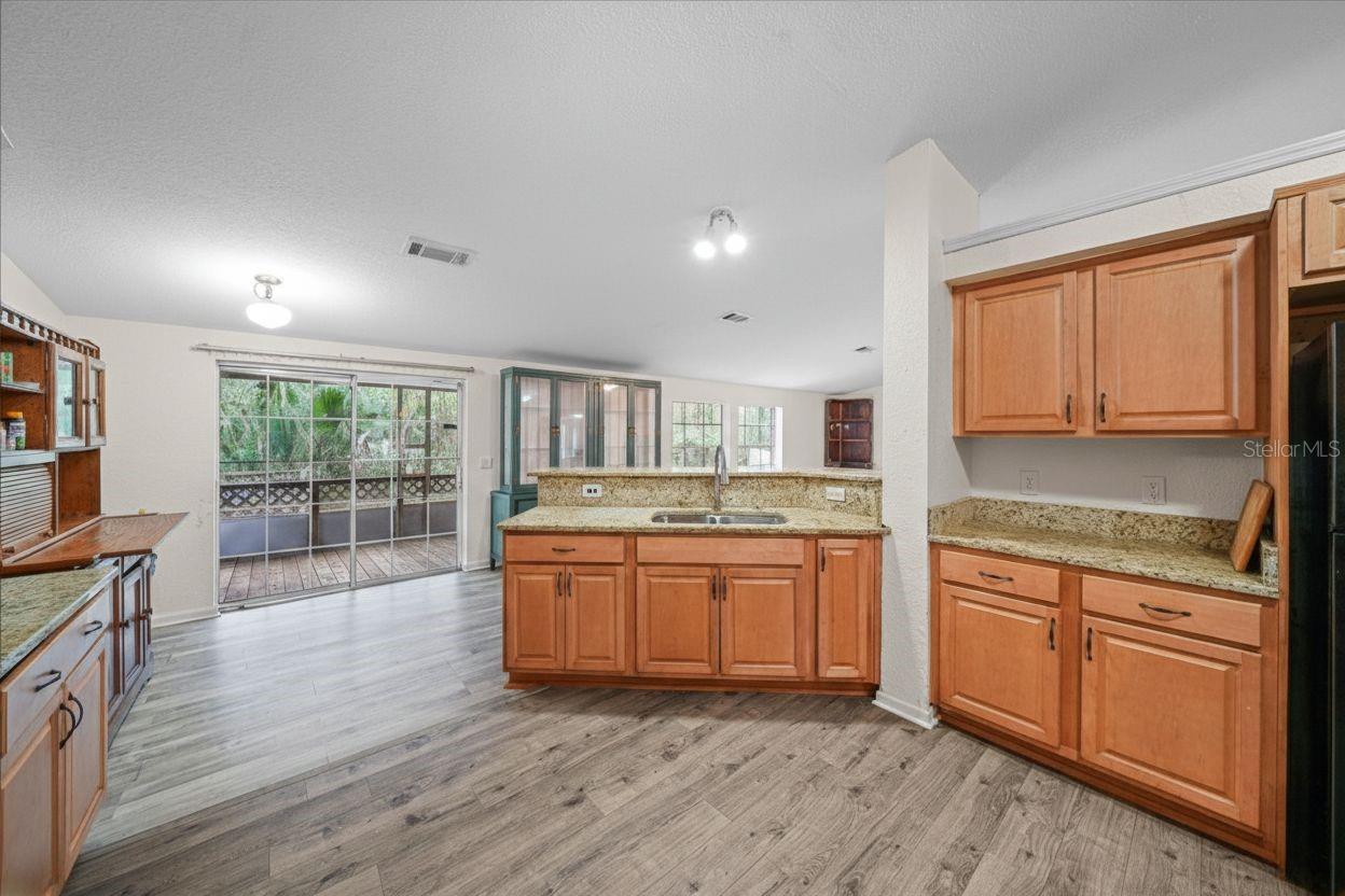 TOWERING OAKS - Residential