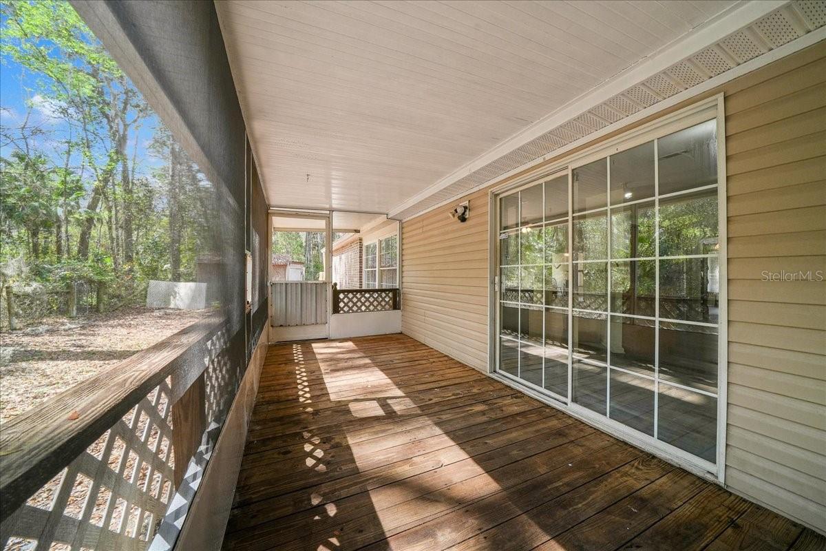 TOWERING OAKS - Residential