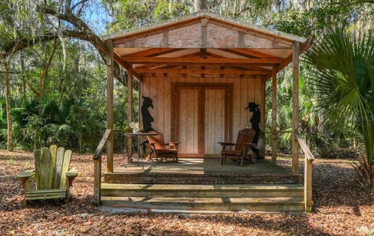 TOWERING OAKS - Residential