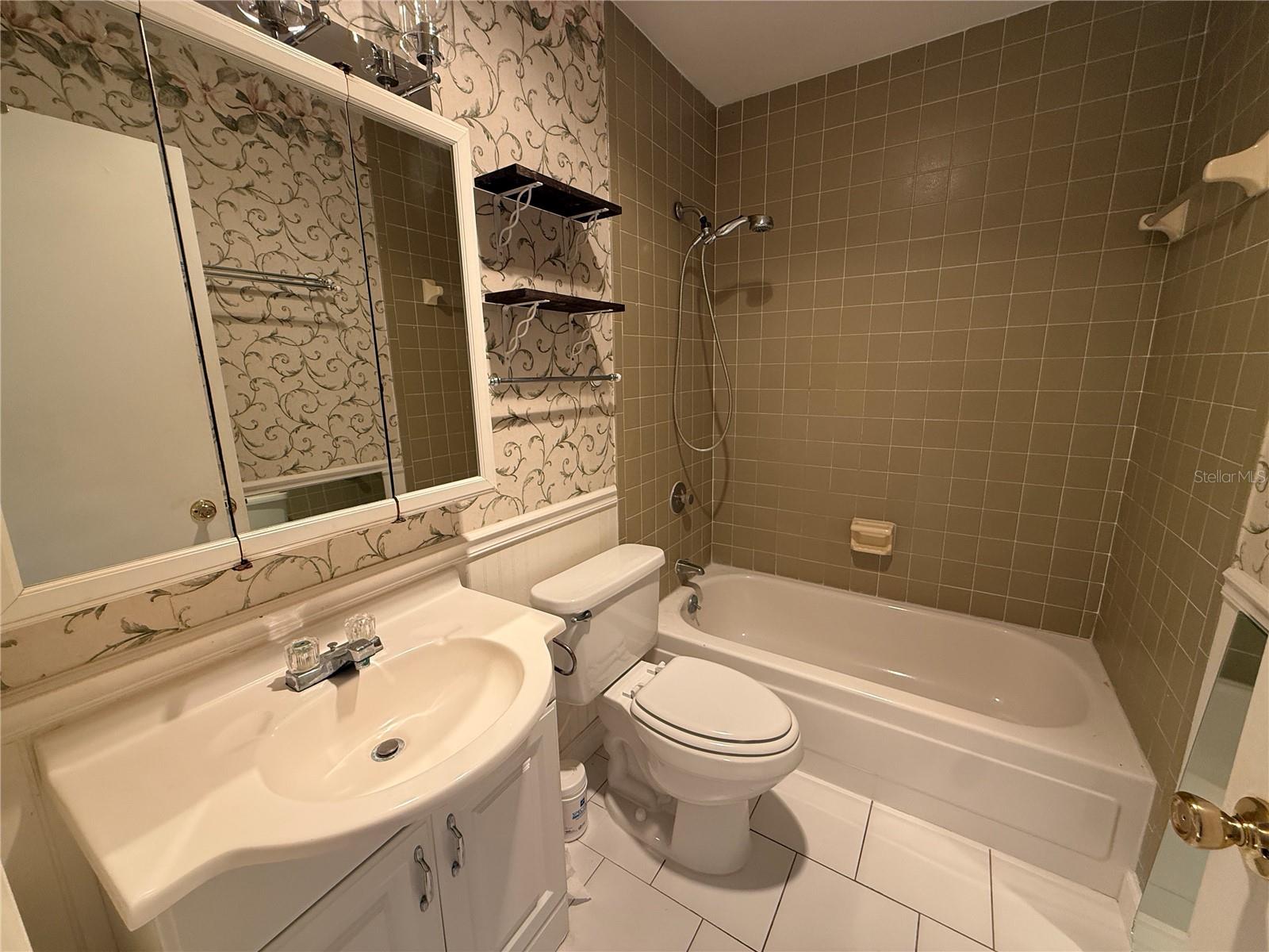 WINDHOVER CONDO - Residential Lease