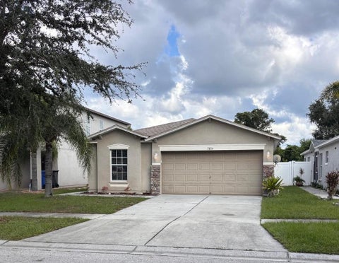 Photo of 7834 Carriage Pointe Drive, Gibsonton, FL 33534 (MLS # TB8555725)