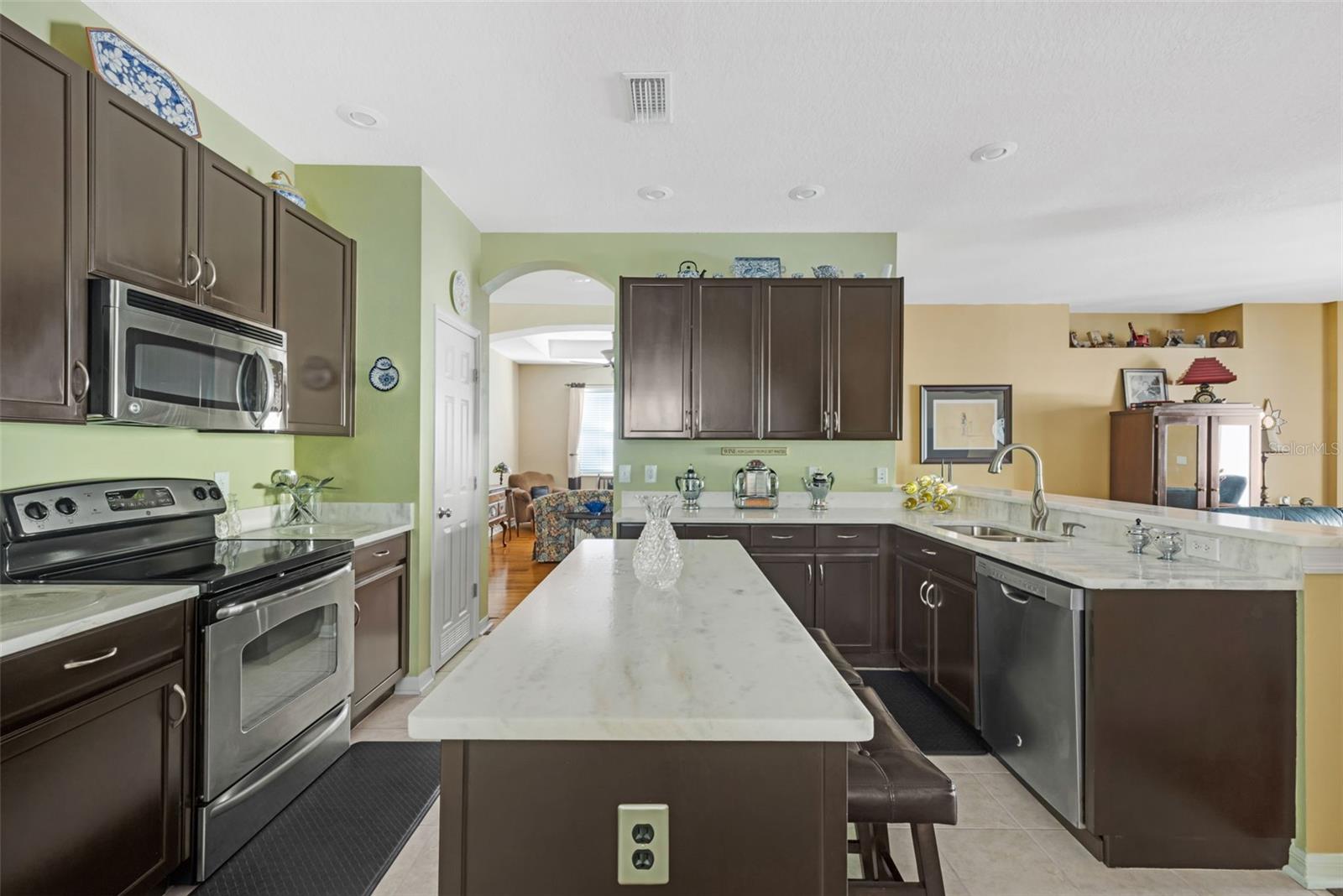 11011 ROCKLEDGE VIEW DR.